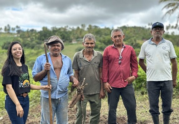 Agricultura Familiar é fortalecida com entrega de kits de manivas de macaxeira em Glória do Goitá