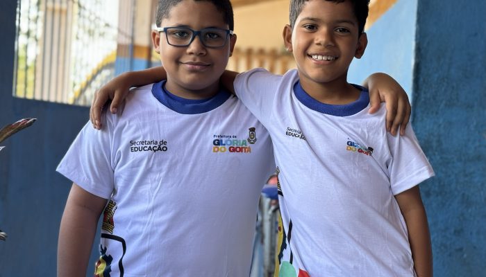 Prefeitura de Glória do Goitá entrega novo fardamento para estudantes da Rede Municipal de Ensino de Glória do Goitá